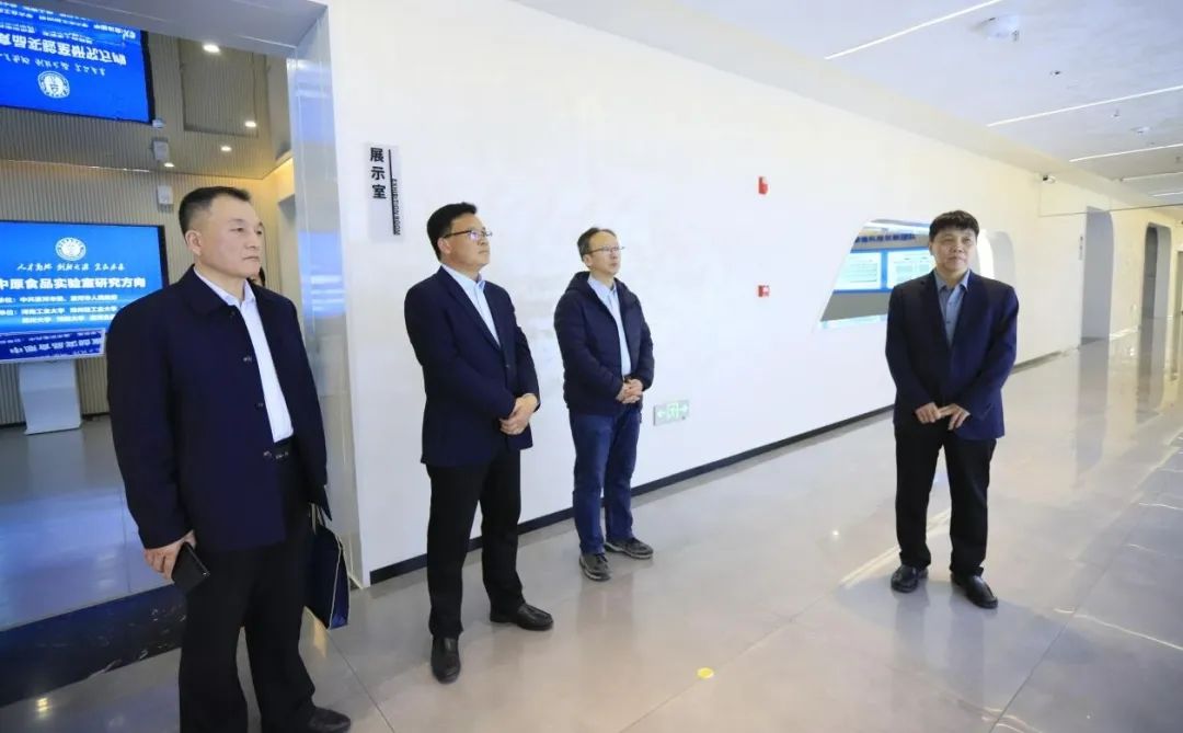 花花牛乳業(yè)集團(tuán)黨委書記、董事長唐洪峰一行赴中原食品實驗室同中國工程院院士、中原食品實驗室主任任發(fā)政座談交流