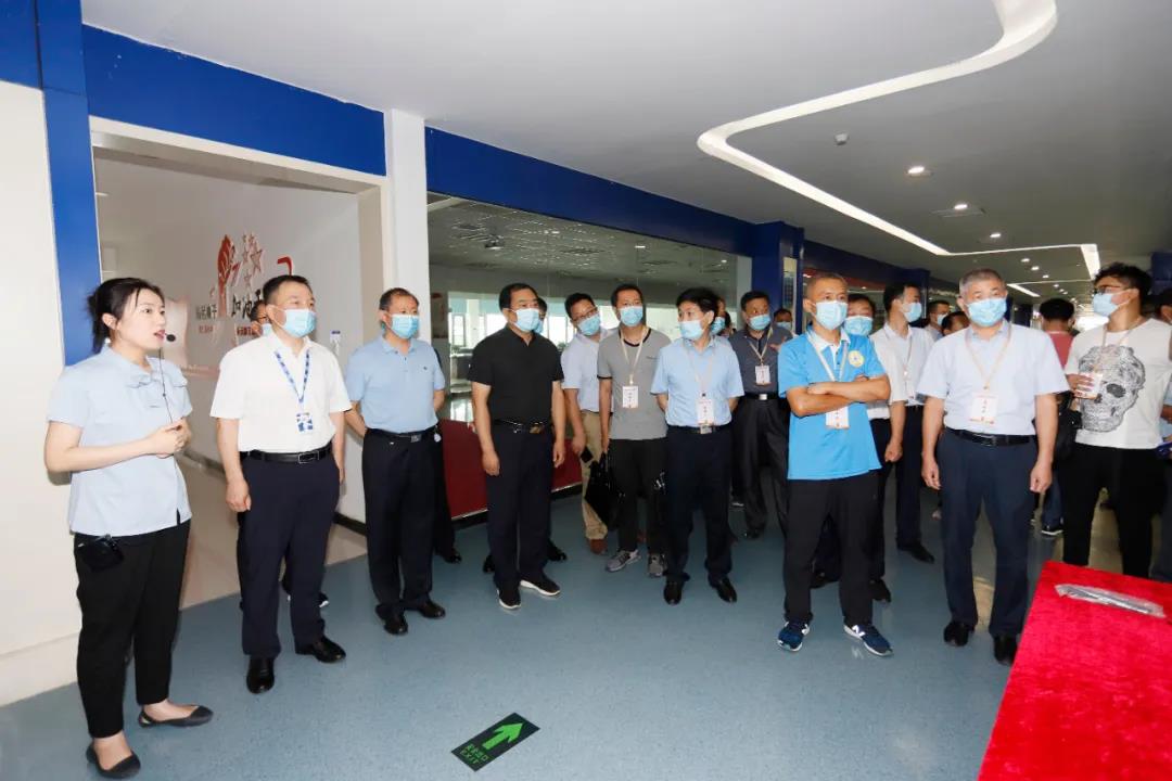 鄭州市安全生產(chǎn)雙重預防體系建設現(xiàn)場觀摩會在花花牛乳業(yè)集團鄭州分公司召開 鄭州市安全生產(chǎn)雙重預防體系建設現(xiàn)場觀摩會在花花牛乳業(yè)集團鄭州分公司召開