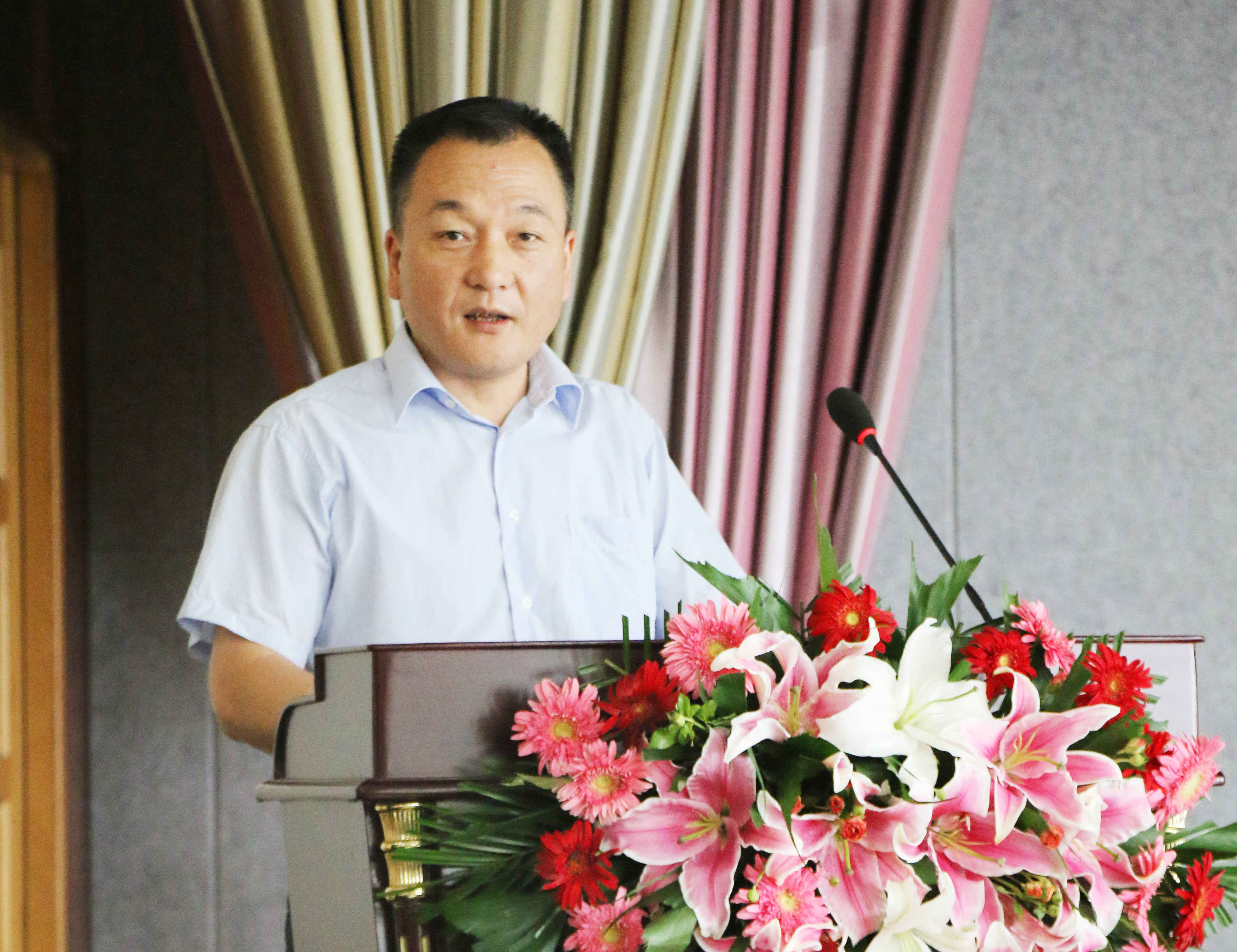 揚(yáng)帆再起航 | 花花牛乳業(yè)集團(tuán)養(yǎng)殖、飼料事業(yè)部2019上半年總結(jié)表彰暨下半年工作部署大會隆重召開