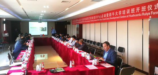 中原地區(qū)首個(gè)“荷蘭奶業(yè)技術(shù)中心”落戶(hù)花花牛 ——中荷奶業(yè)發(fā)展中心和河南花花牛攜手助力中國(guó)奶業(yè)發(fā)展 中原地區(qū)首個(gè)“荷蘭奶業(yè)技術(shù)中心”落戶(hù)花花牛 ——中荷奶業(yè)發(fā)展中心和河南花花牛攜手助力中國(guó)奶業(yè)發(fā)展