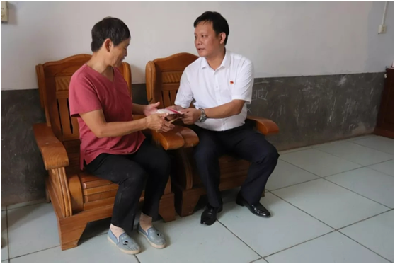 秋種化肥進農(nóng)戶 精準扶貧及時雨 | 花花牛集團精準扶貧在行動 秋種化肥進農(nóng)戶 精準扶貧及時雨 | 花花牛集團精準扶貧在行動