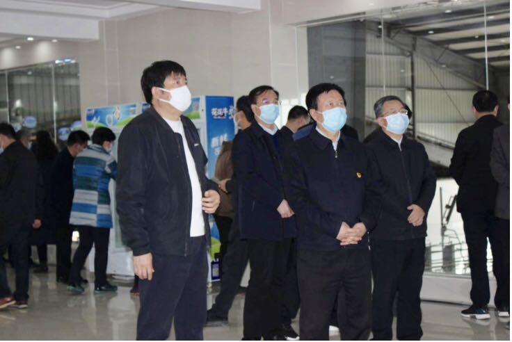 平頂山市委書記周斌一行蒞臨花花牛乳業(yè)集團 魯山瑞亞牧業(yè)有限公司調研疫情防控和復工復產(chǎn)情況 平頂山市委書記周斌一行蒞臨花花牛乳業(yè)集團 魯山瑞亞牧業(yè)有限公司調研疫情防控和復工復產(chǎn)情況